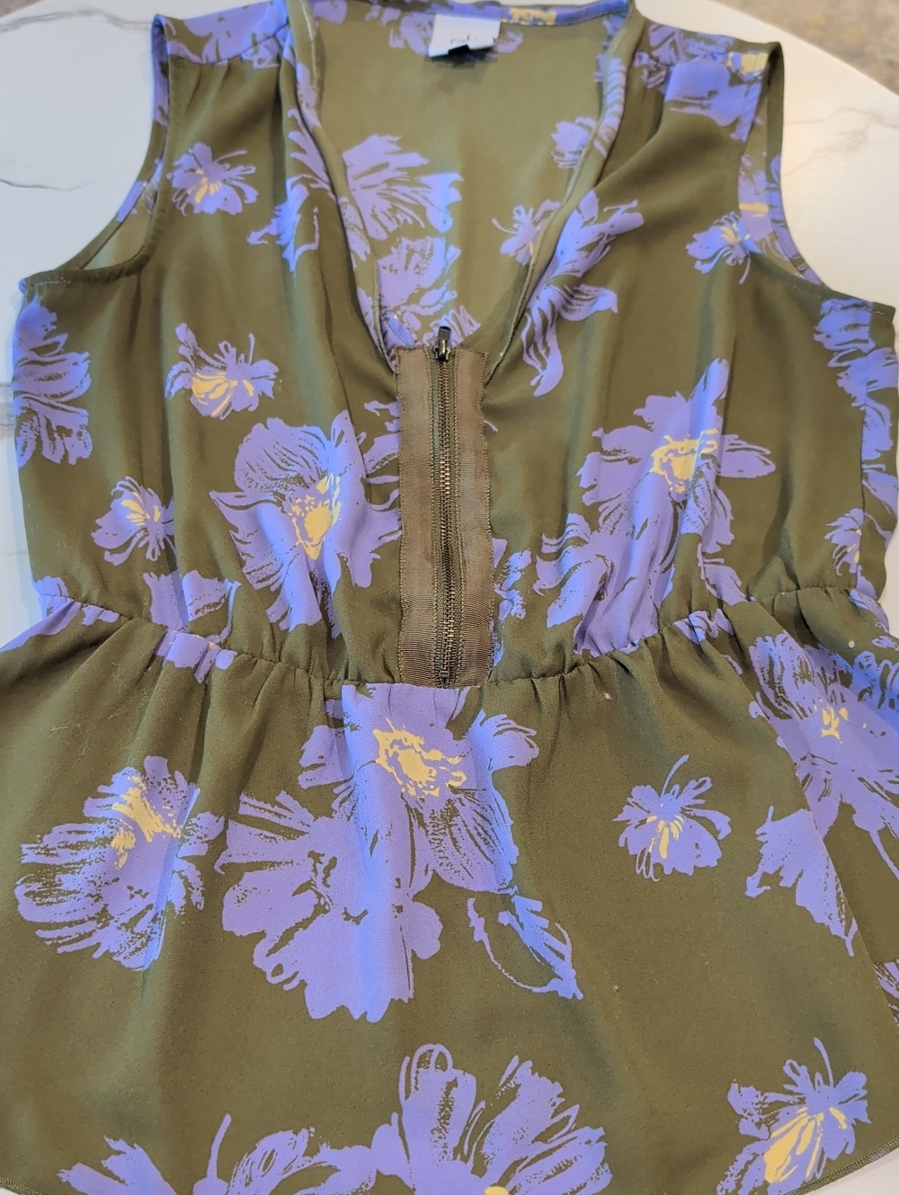 CABI Size XS Pre-Owned Olive Lavender Zipper Blouse